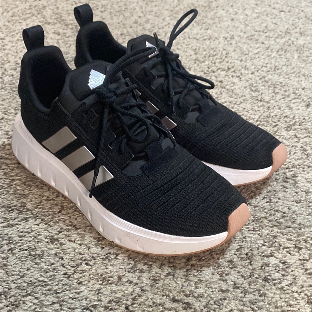 Adidas Swift Run 23 Sneakers